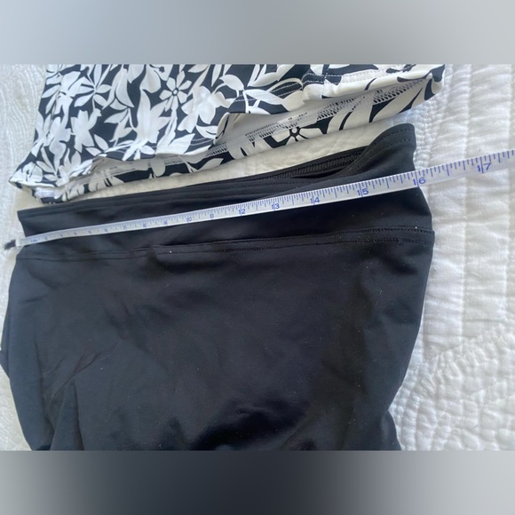 Land’s End Tankini Black and White Floral Small Top Medium Bottom - Picture 3 of 6
